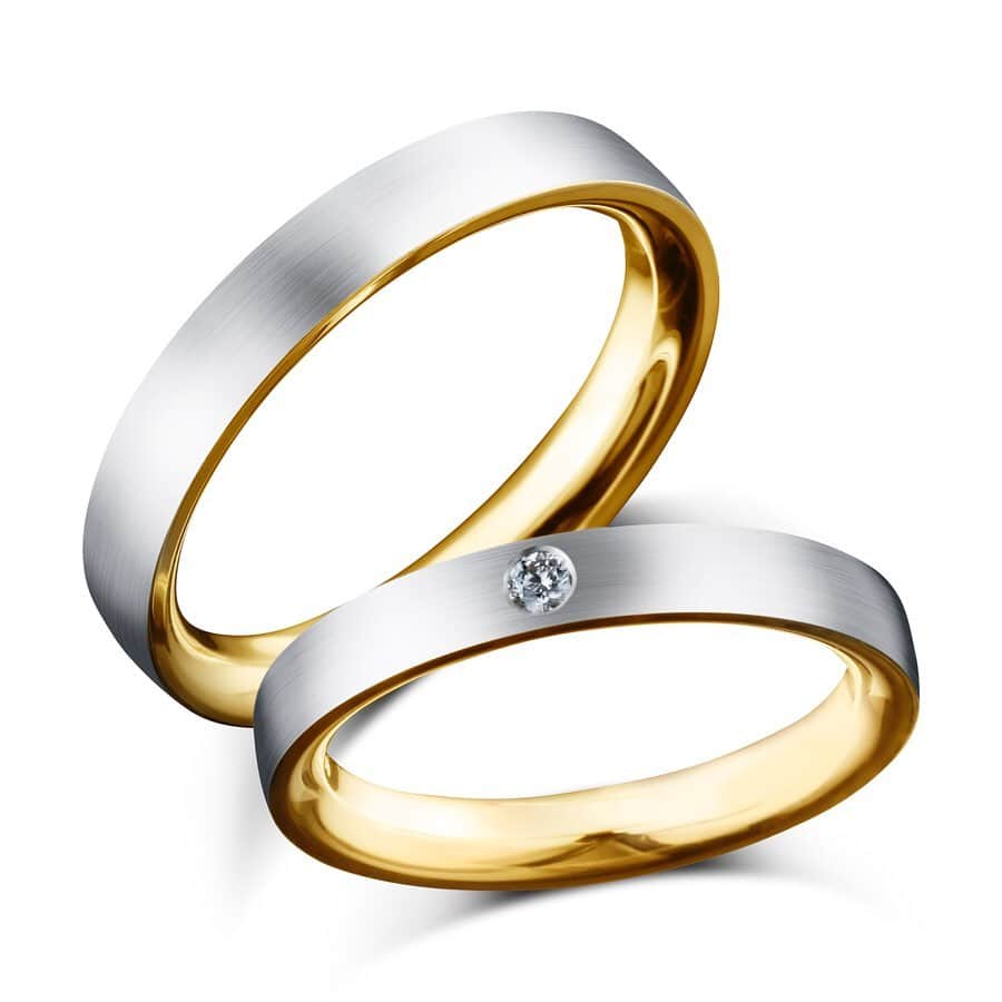 ラザール ダイヤモンド ブティック公式 | 婚約・結婚指輪さんのインスタグラム写真 - (ラザール ダイヤモンド ブティック公式 | 婚約・結婚指輪Instagram)「・ ラザール ダイヤモンドと管楽器工房との出会いから生まれた最高レベルの真円度と硬度を持つリング、それが『ニューヨーク クラシカ コレクション』です。 ・ 繊細な音色のために磨き抜かれた技術がリングに生かされ、ゴールドとプラチナ、そしてダイヤモンドという組み合わせに、クラシカの名にふさわしい伝統と洗練が薫ります。 ・ ***.:･.｡*****.:･.｡*.:･.｡***.:･.｡***.:･.｡***.:･.｡***.:･.｡***.:･.｡ NEW YORK　NEW YORK/ニューヨーク ニューヨーク GRAND CENTRAL/グランド セントラル ***.:･.｡***.:･.｡***.:･.｡***.:･.｡***.:･.｡***.:･.｡***.:･.｡***.:･.｡ ・ THE WORLD’S MOST BEAUTIFUL DIAMOND® 商品詳細はプロフィール @lazarediamond_boutique のURLからどうぞ ・ ご予約のうえ、初来店の方に2,000円分のJCB商品券をプレゼント ・ #ニューヨーククラシカコレクション #クラシカ #繊細な音色 #管楽器工房 ・ #NEWYORKNEWYORK #ニューヨークニューヨーク #GRANDCENTRAL #グランドセントラル ・ #プロポーズ #ブライダルリング #マリッジリング #エンゲージリング #エンゲージメントリング #ダイヤモンドリング #婚約 #結婚 #指輪 #婚約指輪 #結婚指輪 #婚約指輪選び #結婚指輪選び #指輪探し #結婚式 #結婚式準備 #2019年春婚 #2019年夏婚 #2019年秋婚 #2019年冬婚 ・ #ラザールダイヤモンド #lazarediamond」6月20日 17時01分 - lazarediamond_boutique