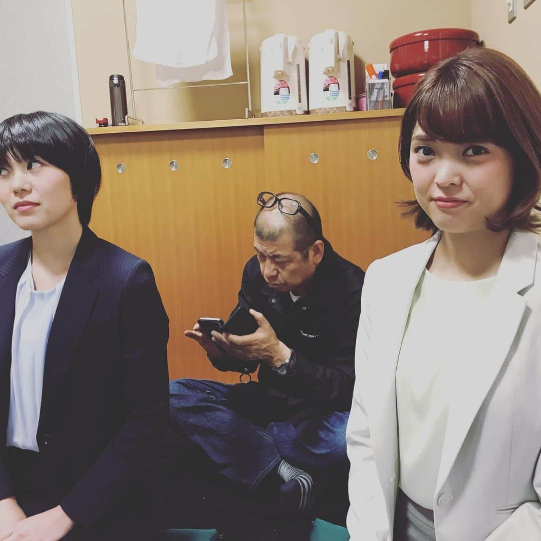 Negiccoさんのインスタグラム写真 - (NegiccoInstagram)「不思議なシチュエーション。﻿ Nao☆の撮影見守り隊。﻿ ﻿ #Negicco﻿ #Megu﻿ #Kaede﻿ #クマ社長」6月20日 17時02分 - negicco_official