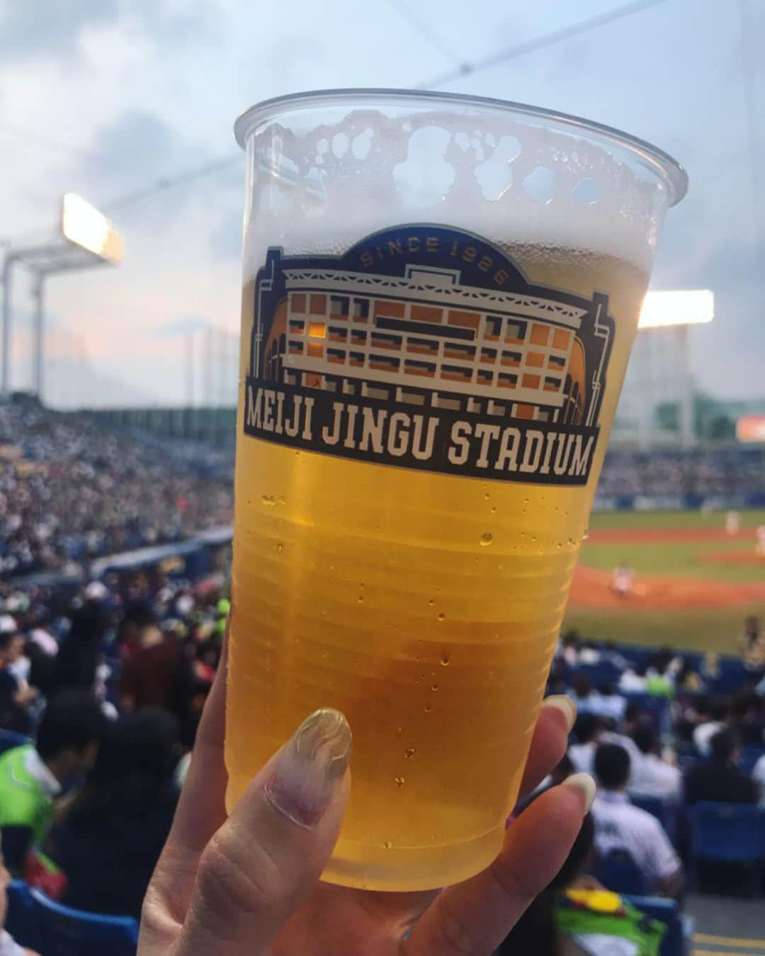 大寺かおりさんのインスタグラム写真 - (大寺かおりInstagram)「セパ交流戦⚾️ この時期の晴れた日の神宮って 本当に気持ちいい☺️ . ホークス、惜しかったなぁ〜 でも良いプレーもたくさんあって 楽しかったです！ . そして五十嵐投手の800試合登板のセレモニーは、ホークスファンとしても嬉しかったです✨ . 東京ドームの交流戦も観に行く予定なので 次はもっと応援するぞー✨ . #プロ野球 #セパ交流戦 #明治神宮野球場 #ソフトバンクホークス #ヤクルトスワローズ #五十嵐亮太 投手 #800試合登板 #おめでとうございます #高橋純平 投手 #ナイスリリーフ #野球好き #fukuoka #sbhawks #東京6連戦」6月20日 17時06分 - kaori_ootera