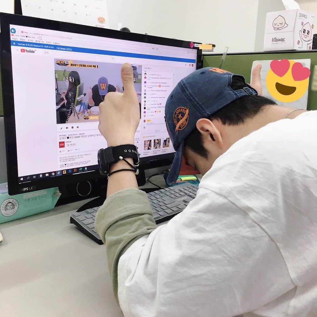 K.A.R.Dさんのインスタグラム写真 - (K.A.R.DInstagram)「[#JSEPH] 제이셉은 채팅 중♥️ 🔗 youtu.be/-icxLZC91Zc  #JSEPH #제이셉티비 #JSEPH_TV #최초공개중」6月20日 17時10分 - official_kard