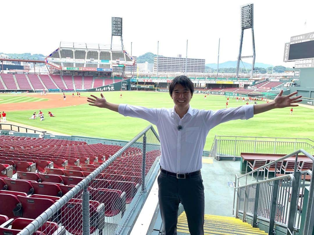 濱田隼さんのインスタグラム写真 - (濱田隼Instagram)「シラベルスポーツのロケで 広島カープの本拠地、マツダスタジアムを調べてきました！ . 2年以上、満員 大入りが続いている秘密は、スタジアムの様々な工夫に！？ . ７月の「サンデーLIVE!!」です！ ※予定は、7月7日です！ . 今日は、高卒ルーキーの #小園海斗 選手が、プロ初スタメン！ 注目です！ . そして、カープうどん、美味しかったです(^^) かまぼこに、「C」が書いてあるのを発見し、感動しました！ . #広島カープ #広島市 #球場調べ #カープうどん #メーテレ #アナウンサー #濱田隼 #サンデーlive #テレビ朝日 #abc」6月20日 17時18分 - shun_hamada_nbn