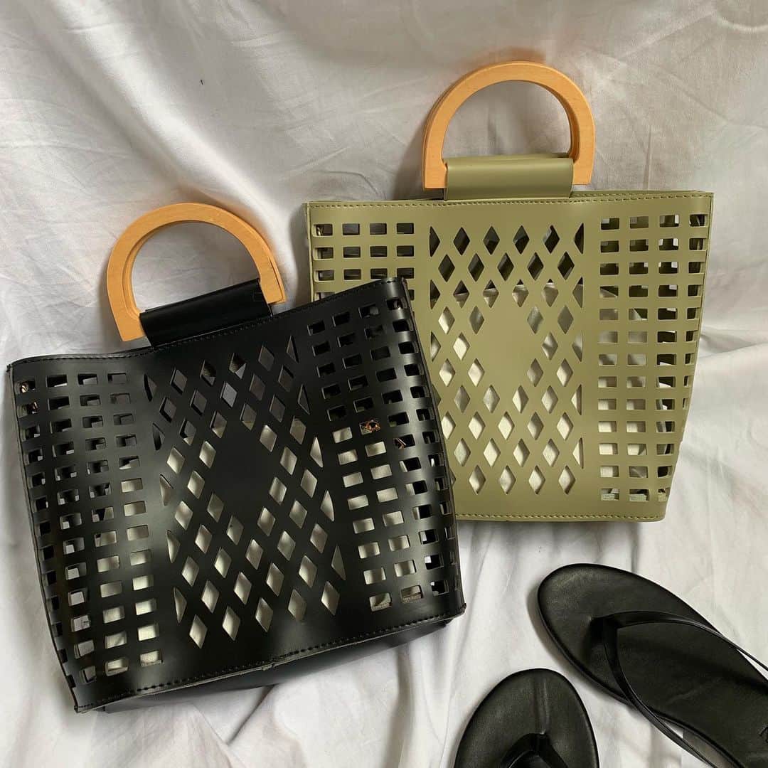 のインスタグラム：「. shopnikoniko【style share】  @shopnikonikoスタッフより😚💋💕 . メッシュバッグ price:¥3,758(tax in) . ✨STYLE SHARE 募集中！✨ shopnikonikoのアイテムを取り入れてコーデを投稿しよう！ ハッシュタグは『 #shopnikoniko 』 . あなたの素敵なコーデ　を@shopnikonikoで紹介させてください！ 「リアル」で「身近」なオシャレコーデを楽しみにしています♪ . ✨webモデル募集中！✨ ファッションに興味がある方 モデルを目指している方 などなどご連絡お待ちしております。 詳細はプロフィール畫面にあります 公式ホームページにて。 . #shopnikoniko#ショップニコニコ#ショップにこにこ #2019ss #ファッション #fashion #プチプラ #プチプラコーデ #カジュアル #韓國ファッション #トレンドファッション #コーデ #コーディネート #ファッションコーデ #インスタ映え #大人カジュアル #ママファッション #オシャレママ #今日のコーデ #オシャレ #お洒落さんと繋がりたい」