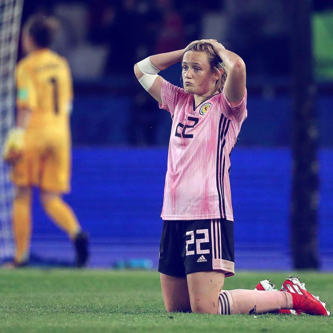 FIFAワールドカップさんのインスタグラム写真 - (FIFAワールドカップInstagram)「It hurts to leave the #FIFAWWC, but an absolutely brilliant effort from start to finish. Thanks for the memories, 🏴󠁧󠁢󠁳󠁣󠁴󠁿 #Scotland 💪 #DareToShine」6月20日 17時29分 - fifaworldcup