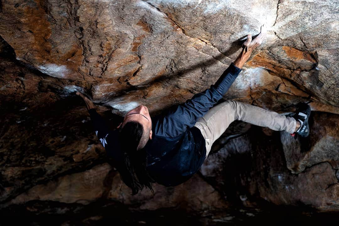 ルスタン・ゲルマノフのインスタグラム：「Last few years every summer I thought to go to South Africa. Finally it happens. I'm excited to spend here a bit more then a month. Climbing Paradise defenetly looks like Rocklands. 📸👉@dialogue4peace  ____________________________ @redbull_rus @redbull @adidasterrex @fiveten_official #adidasterrex #livewithoutlimits #gr #chalkmatters #climbing #sportclimbing #bouldering #rockclimbing #climbing_pictures_of_instagram」