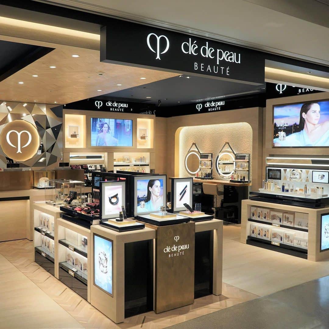 資生堂 Shiseido Group Shiseido Group Official Instagramさんのインスタグラム写真 - (資生堂 Shiseido Group Shiseido Group Official InstagramInstagram)「Our high-end makeup and skincare brand Clé de Peau Beauté’s dedicated boutique in Terminal 1 of #KansaiInternationalAirport in Japan offers personalized consultations based on an examination of our visitors’ skin conditions using the latest beauty technology. The space fully embodies the world of #ClédePeauBeauté, where we also offer a hand and arm treatment service, ensuring our customers have an overall radiant and memorable experience.  @kixdutyfree_official  https://www.kansai-airport.or.jp/en/shop-and-dine/shop/s124  @cledepeaubeaute #CledePeauBeaute #cledepeau #clédepeau #shiseido #KansaiInternationalAirportTerminal1 #cosmetics #skincare  #クレドポー #関西国際空港第1ターミナル #クレドポーボーテ #資生堂 #関西国際空港 #资生堂」6月20日 17時45分 - shiseido_corp
