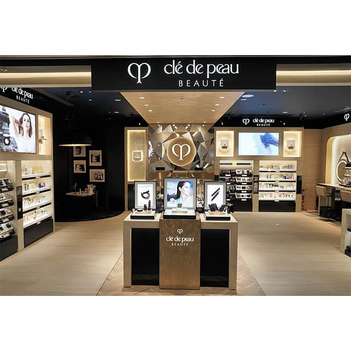 資生堂 Shiseido Group Shiseido Group Official Instagramさんのインスタグラム写真 - (資生堂 Shiseido Group Shiseido Group Official InstagramInstagram)「Our high-end makeup and skincare brand Clé de Peau Beauté’s dedicated boutique in Terminal 1 of #KansaiInternationalAirport in Japan offers personalized consultations based on an examination of our visitors’ skin conditions using the latest beauty technology. The space fully embodies the world of #ClédePeauBeauté, where we also offer a hand and arm treatment service, ensuring our customers have an overall radiant and memorable experience.  @kixdutyfree_official  https://www.kansai-airport.or.jp/en/shop-and-dine/shop/s124  @cledepeaubeaute #CledePeauBeaute #cledepeau #clédepeau #shiseido #KansaiInternationalAirportTerminal1 #cosmetics #skincare  #クレドポー #関西国際空港第1ターミナル #クレドポーボーテ #資生堂 #関西国際空港 #资生堂」6月20日 17時45分 - shiseido_corp