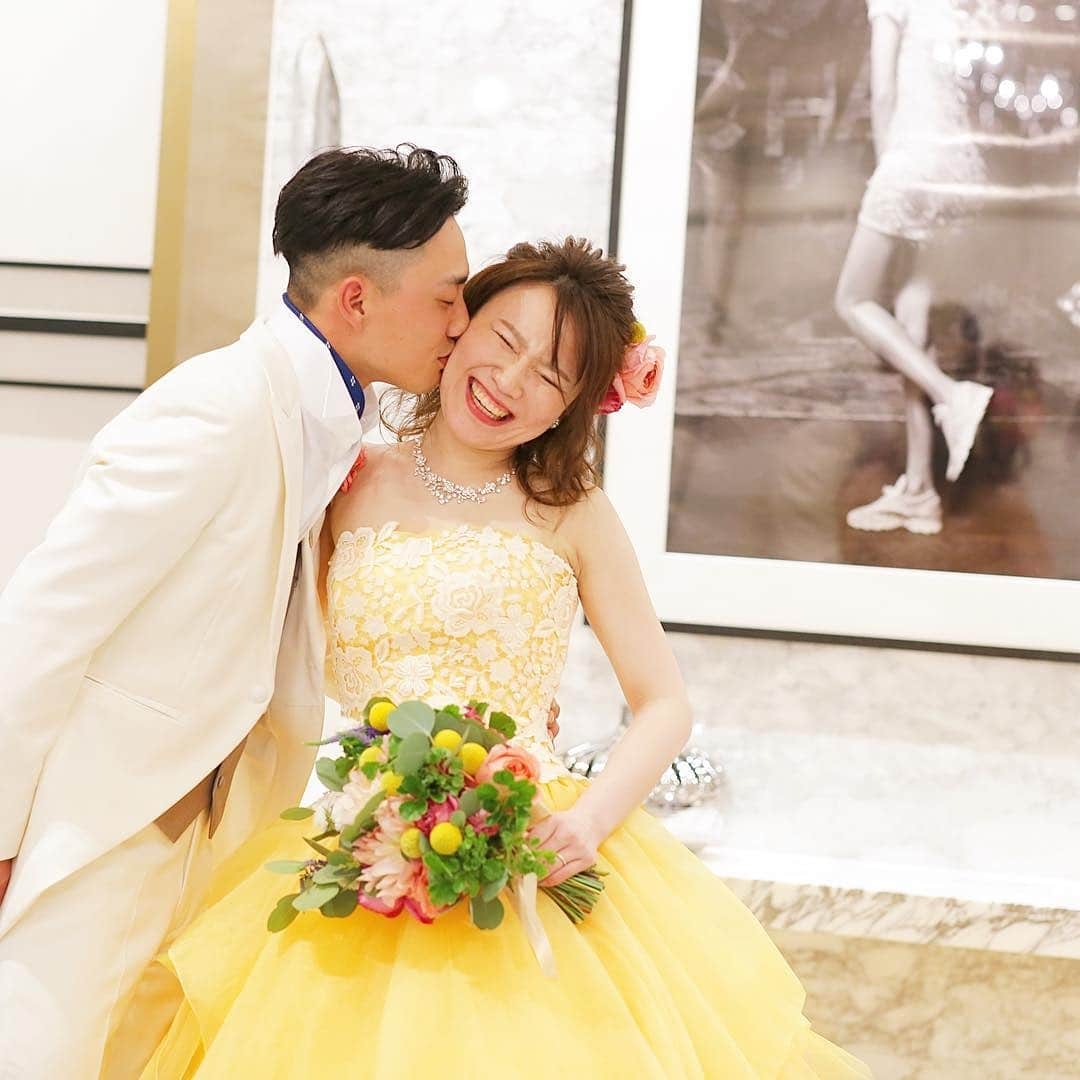 ホテルモントレウェディング【公式】 のインスタグラム：「♥ ￣￣￣￣￣￣￣￣￣￣ @montereyweddingをフォローして 『 #モントレ花嫁 』『 #ホテルモントレ』の タグをつけて投稿してくださいね＊*. . 幸せいっぱいの素敵な笑顔♡ ホテルモントレグループは 最高な1日を作り上げます！ . ◆ホテルモントレ公式HPはこちら* https://www.monterey-wedding.jp . #モントレ #モントレ花婿  #dressy花嫁 #プレ花嫁 #marry花嫁 #卒花 #marryxoxo #wedding #weddingceremony #weddingreception #weddingparty #weddingdress #dress #flower #weddingbouquets #プラコレ #結婚式場 #ウエディングニュース  #日本中のプレ花嫁さんと繋がりたい #結婚式 #パーティー #披露宴 #ホテルウェディング #weddingphoto #weddingphotography #weddingsnap #weddingmemories」