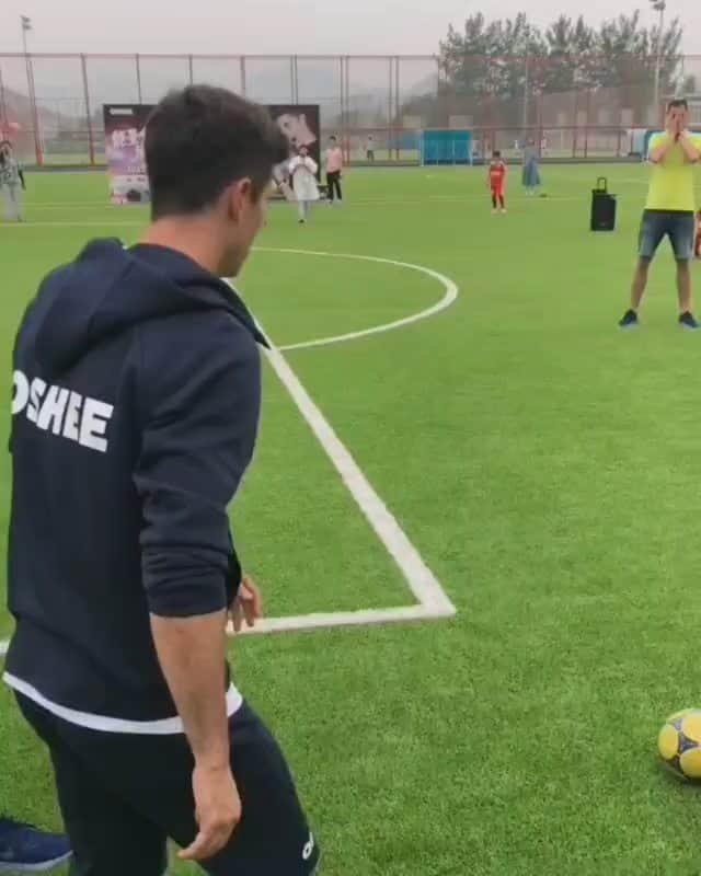 カルロス・テベスのインスタグラム：「⚽️🎯」