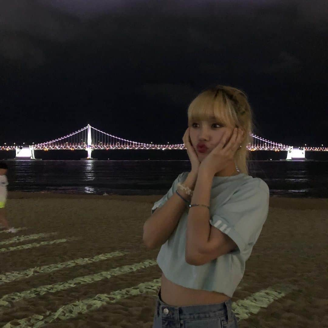 OH MY GIRLさんのインスタグラム写真 - (OH MY GIRLInstagram)「🌉 #밈 😊😆😘 ⠀⠀⠀ #미미 #오마이걸 #OHMYGIRL #OMG」6月20日 18時00分 - wm_ohmygirl