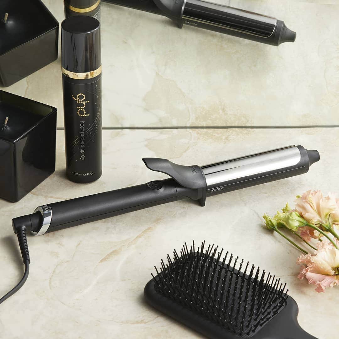 ghd hairさんのインスタグラム写真 - (ghd hairInstagram)「The ghd curve collection now has 10% off in our summer sale!  Tap to shop 👆🛍️ #ghd #goodhairday #ghdcurve #hairgoals」6月20日 18時00分 - ghdhair