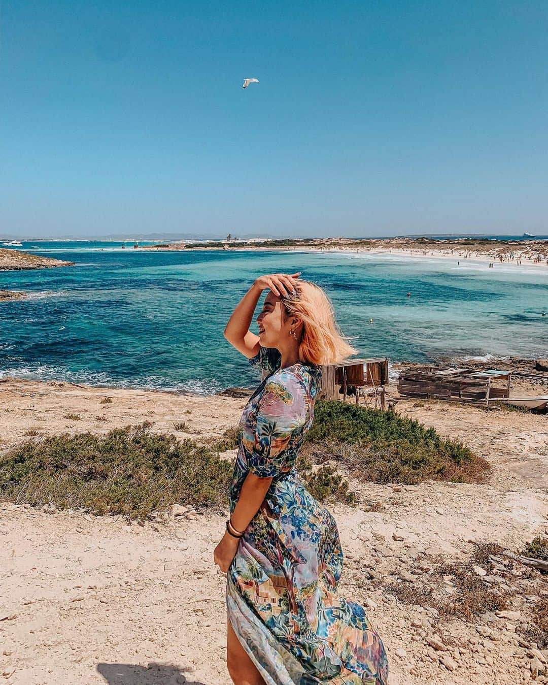 植野有砂さんのインスタグラム写真 - (植野有砂Instagram)「Idk when my feed arrives in Malta😂❤️but I’m dreaming of this magical island Formentera everyday ☺️💓 まだまだフォルメンテーラ🤣❤️ほーんとにきれいだったの。このワンピは @oysho ってブランドの！どこの国かわからんけどヨーロッパでよく見る、高くないしかわいい。質問来てたパンツとかもoyshoだよ！柄もかわいいし生地も柔らかくて着やすいんだ💓 #formentera #フォルメンテーラ」6月20日 18時10分 - alisaueno