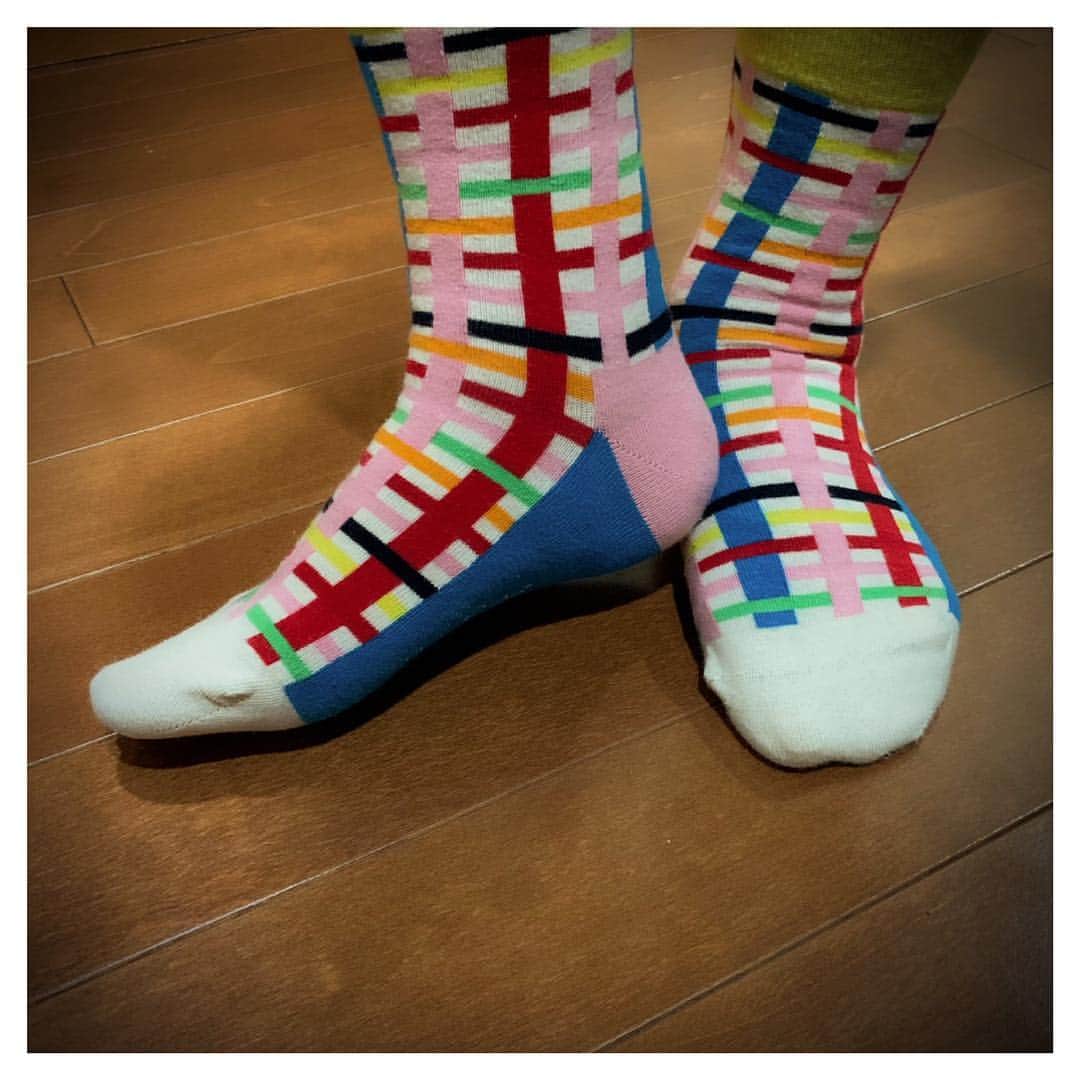 さだまさしさんのインスタグラム写真 - (さだまさしInstagram)「今日の靴下🧦 足首の黄色を見てもらうのに苦労した（笑） . #さだまさし  #sadamasashi」6月20日 18時18分 - sada_masashi