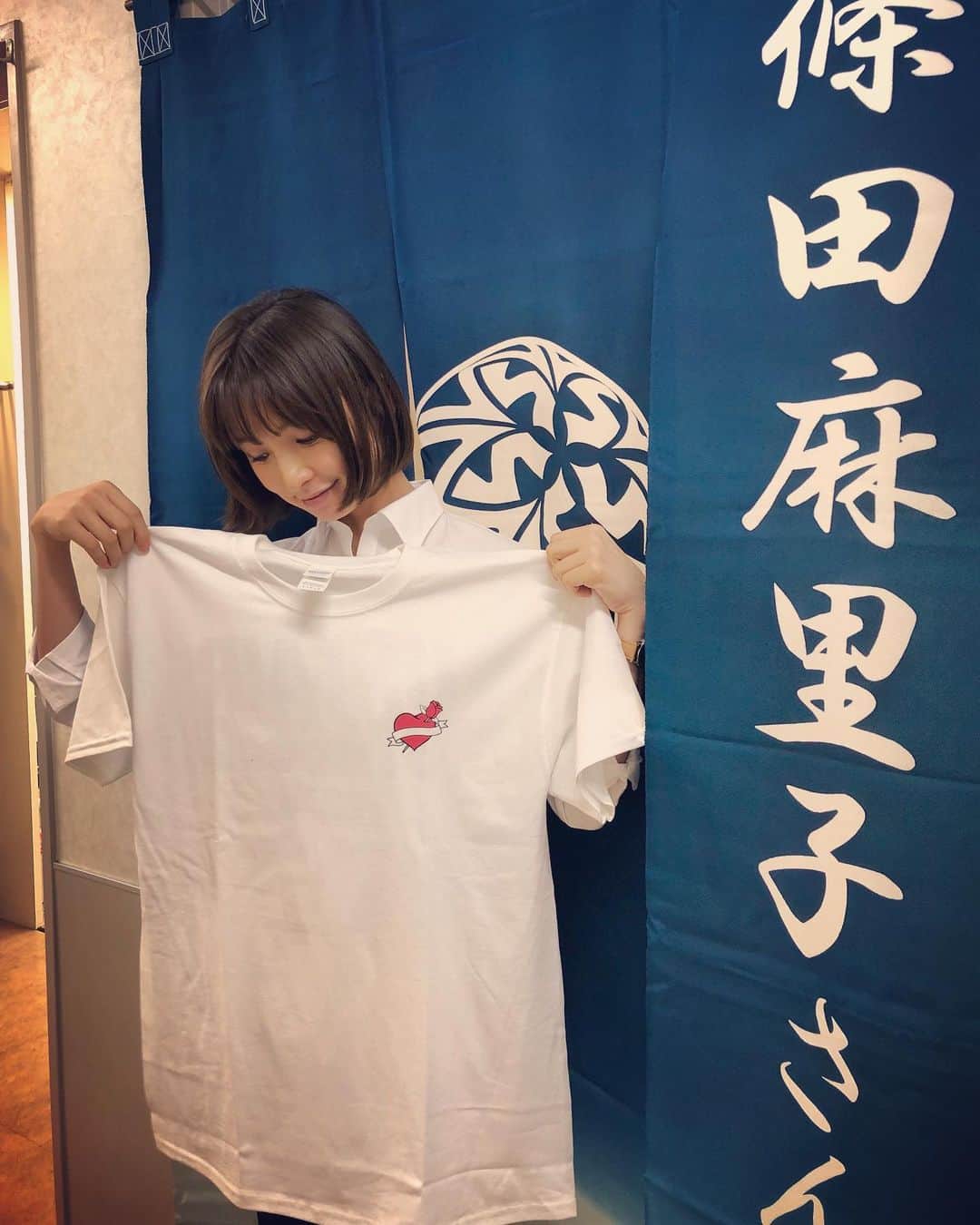 篠田麻里子さんのインスタグラム写真 - (篠田麻里子Instagram)「明日いよいよ初日です！！ アンフェアな月第2弾 「殺してもいい命」 可愛いTシャツにクオリティの高い栞💗是非ゲットしてください💗 リハーサルまだまだ頑張りまーす 皆さん来てね💗 #殺してもいい命 #舞台」6月20日 18時24分 - shinodamariko3