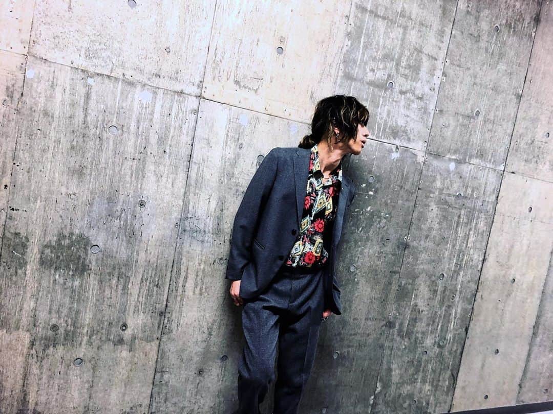 渋谷龍太さんのインスタグラム写真 - (渋谷龍太Instagram)「歌い手として、とてもドキドキする現場で撮影でした。光栄だった。  #superbeaver #🎥 #🎤」6月20日 18時52分 - gyakutarou