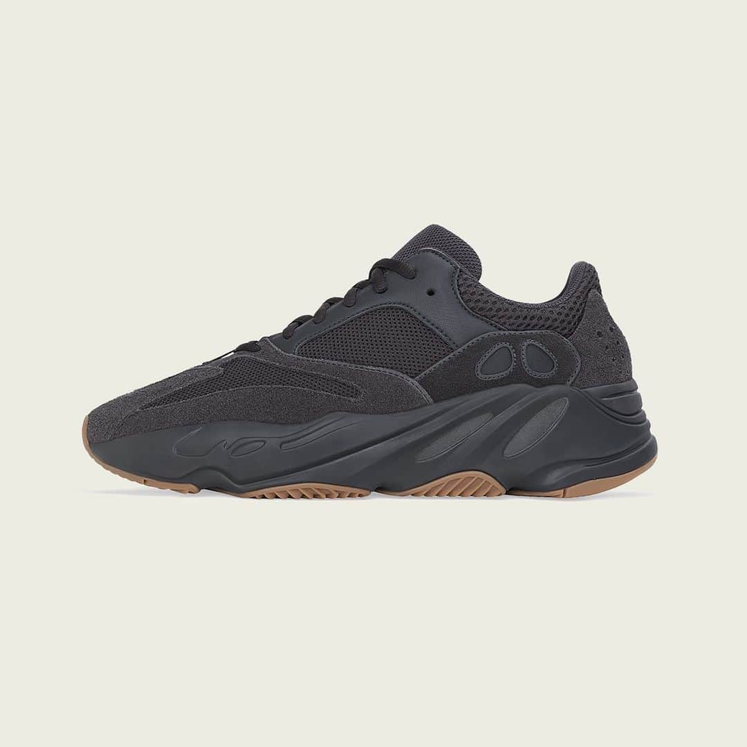 adidas Originalsさんのインスタグラム写真 - (adidas OriginalsInstagram)「YEEZY BOOST 700 UTILITY BLACK. AVAILABLE JUNE 29 AT ADIDAS.COM/YEEZY」6月20日 18時52分 - adidasoriginals