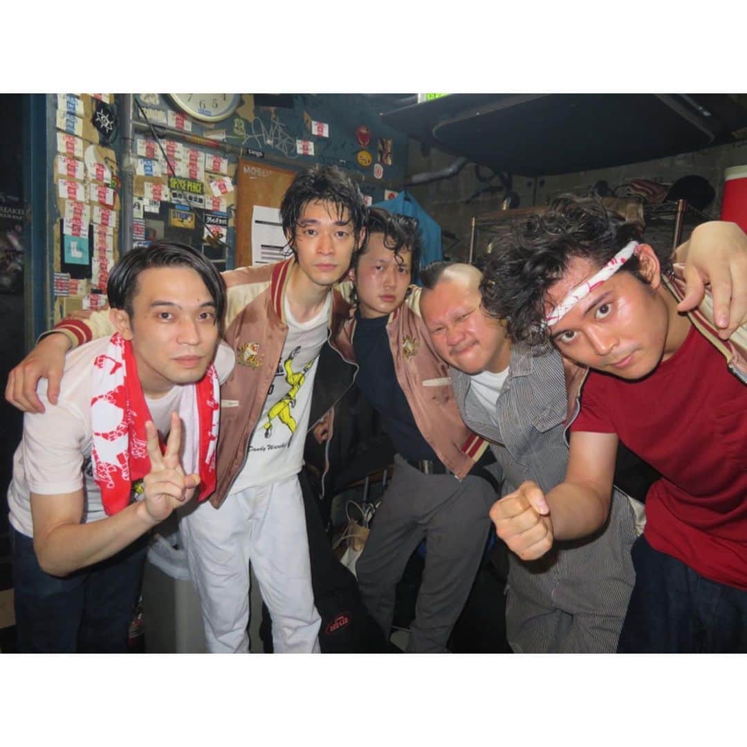 兒玉太智さんのインスタグラム写真 - (兒玉太智Instagram)「昨夜は下北沢にて、『THE TOKYOのDAI-TO-KAI』でした🎸 THE TOMBOYS、THE FOREVERS、大好きです。 足を運んでくださったみなさま、本当にありがとうございました！ . . 次回は、 8/12(月祝)下北沢SHELTER「THE TOKYOのDAI-TO-KAI 2」 共演 / KiNGONS , myeahns , Dudes . . です。お待ちしております也。 . . 物販に置いた『アイネクライネナハトムジーク』のチラシをもらってくださった方も、ありがとうございます！ 映画は9月20日全国公開です。 よろしくお願いします🎬 . . 撮影(1枚目)📸 @dynamic8969eizo」6月20日 18時48分 - taichi_kodama