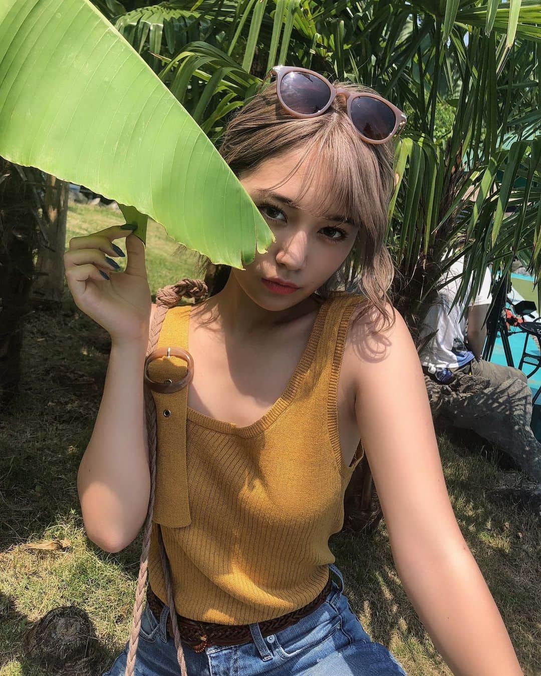 浪花ほのかのインスタグラム：「、 、 、  葉っぱ〜」