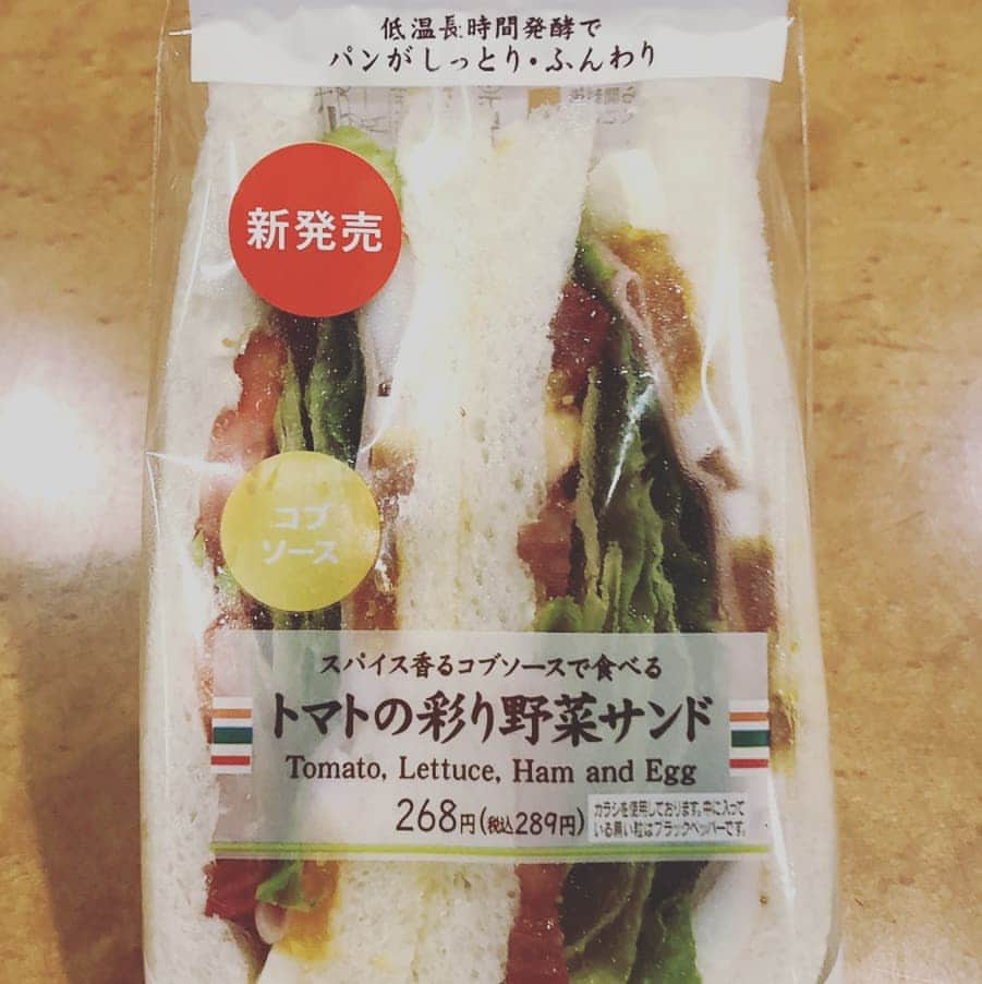 山本しろうさんのインスタグラム写真 - (山本しろうInstagram)「トマトはやっぱりトマトの彩り野菜サンドにかぎる #二日で一トマト #セブンイレブン #サンドウイッチ #サンドウィッチ #サンドイッチ #はさみパン #トマト #トマト！！」6月20日 18時58分 - yamamotoshiroto