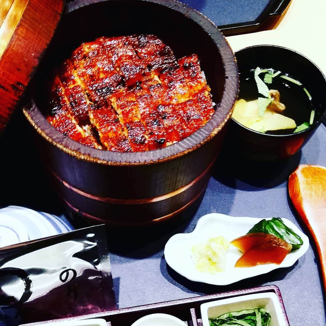 松本隆博のインスタグラム：「いやー、大成功(T ^ T)\(*ˊᗜˋ*)/ 会場中が真剣に、ナミダージすする音聴きながらの100分間でした。 、、、ご褒美はぜったいこれ！ ヽ(^o^)丿頂きまーす！」