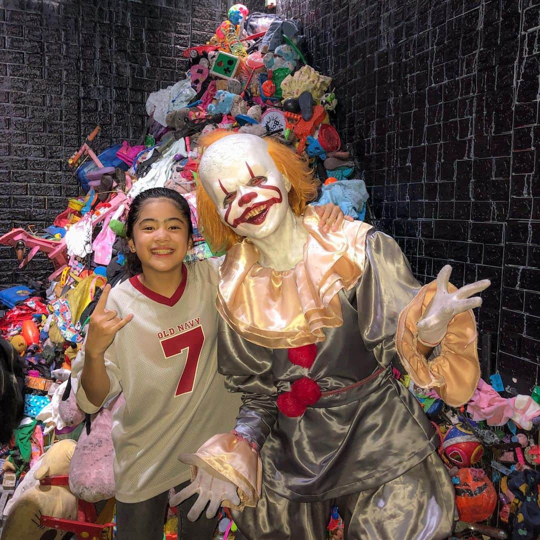 Niana Guerreroさんのインスタグラム写真 - (Niana GuerreroInstagram)「who remembers the scray clown prank video from 3years ago? 🤡😫 guess what im not afraid anymore haha 😂🤘🏼」6月20日 19時02分 - nianaguerrero