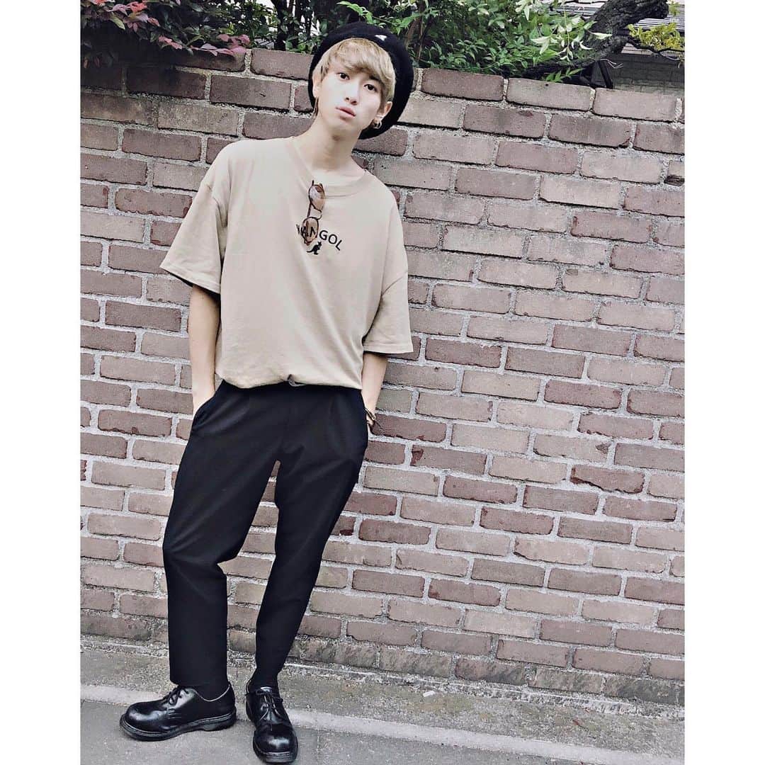 岡田鷹斗のインスタグラム：「今日のコーディネート KANGOLシャツ×KANGOLベレー帽 ・ ・ ・ cool ver.  #コーディネート #fashion  #cool  #ネバギブ #岡田鷹斗 #kangol  #イケメン」