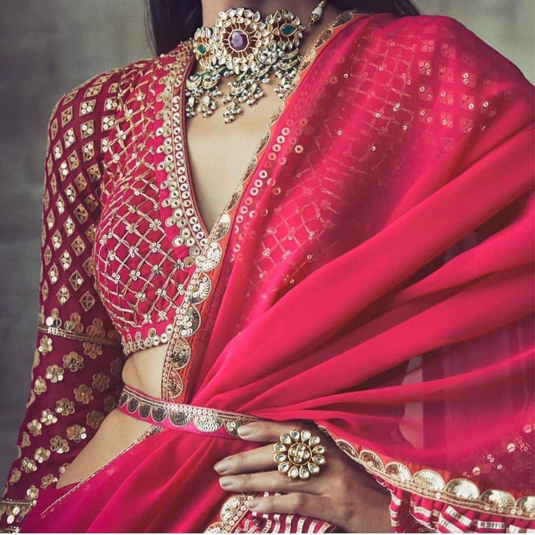Indianstreetfashionさんのインスタグラム写真 - (IndianstreetfashionInstagram)「This gorgeous red Lehenga from @vvanivats is so yummmmmmy ! #indianstreetfashion  #weddinginspo  #weddingstyle  #bridestyle  #lehenga  #indianwedding  #indianbride  #bridesofindia  #bridesofinstagram」6月20日 19時05分 - indianstreetfashion