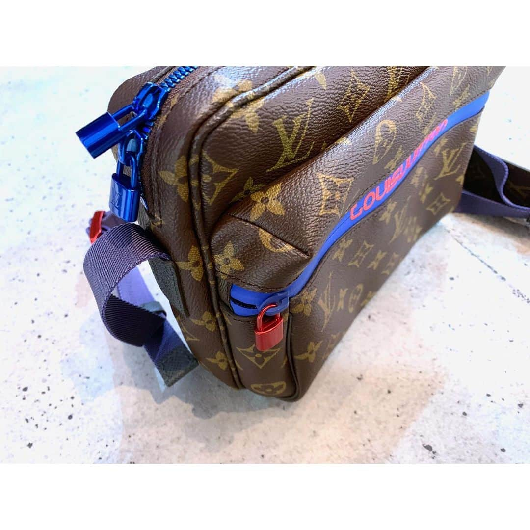 RINKAN渋谷店さんのインスタグラム写真 - (RINKAN渋谷店Instagram)「【2F New Arrival】 《LOUIS VUITTON》 "MESSENGER PM" 18SS... ㅤㅤㅤㅤㅤㅤㅤㅤㅤㅤㅤㅤㅤ 現ディオールのアースティックディレクターであるキム･ジョーンズが手掛けた18SSシーズンのメッセンジャーPMが入荷しました。 スポーツからインスパイアされており、スポーティなテーピングを使用した止水ジップをはじめ、カラフルなショルダーストラップやメタリックなジップやパーツなどを使用した斬新なデザインとなっております。 こちら新品同様でご用意しております。是非店頭にてご覧くださいませ。 ㅤㅤㅤㅤㅤㅤㅤㅤㅤㅤㅤㅤㅤ #rinkan #shibuya #saintlaurent #saintlaurentparis #dior #diorhomme  #louisvuitton #lv #gucci #amiri #rickowens #balmain #celine #celinebyhedislimane #prada #burberry #valentino #maisonmargiela #thombrowne #tadyandking #hermes #cartier #fendi #givenchy #yohjiyamamoto #commedesgarcons #sulvam #sacai RINKAN 渋谷店 03-5458-3050 渋谷区神南1-12-16」6月20日 19時06分 - rinkan_shibuya