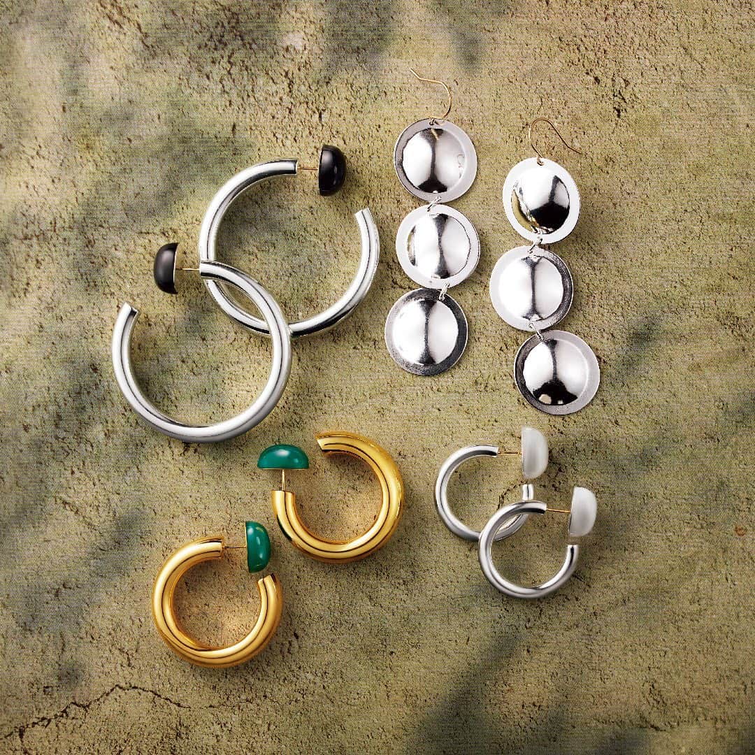 ageteさんのインスタグラム写真 - (ageteInstagram)「【2019 Summer Collection_Pierced earrings】  ボリューム感が目を引く、ミニマムでモダンな印象のピアス。 天然石とのコントラストも今の気分にマッチ。 #agete #jewelry #accessory #pierced #summer #collection #アガット #ジュエリー #アクセサリー #ピアス #夏 #コレクション」6月20日 19時07分 - agete_official