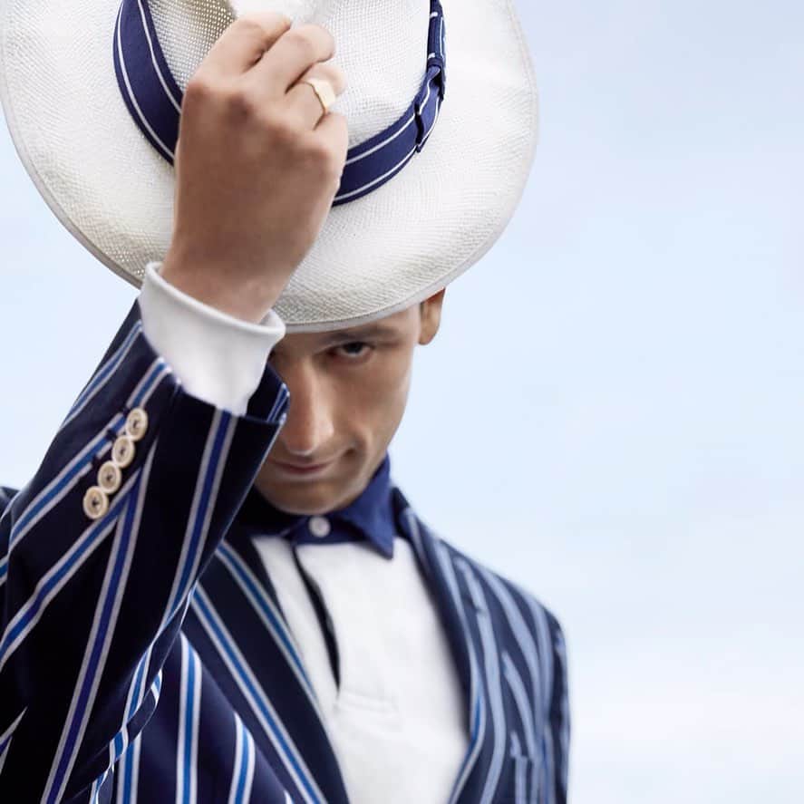 ハケットのインスタグラム：「Hats off to the crews taking to the water for the @henleyroyalregatta qualifiers in just over one week, we wish you all good luck! For any last minute Hackett crew stash, head to our website and get ready in style with the Hackett X HRR collection. #Hackett #HenleyRoyalRegatta」