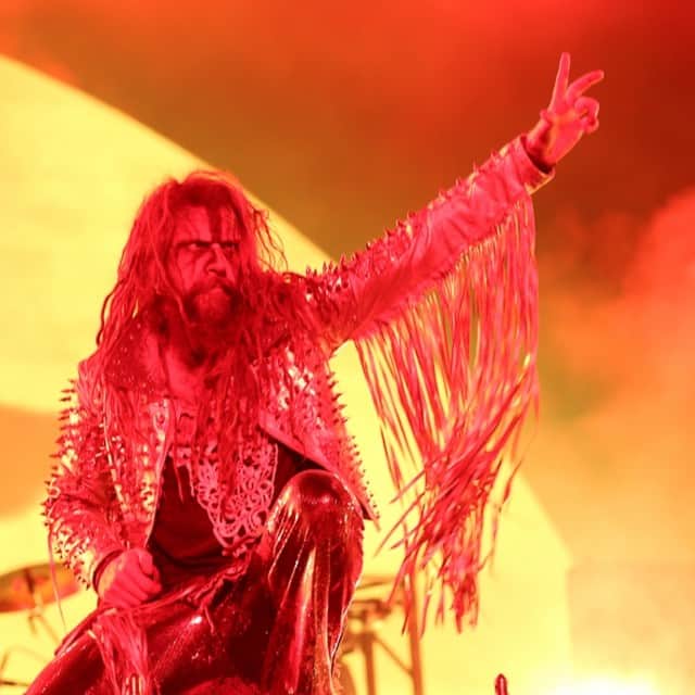 ロブ・ゾンビのインスタグラム：「Tonight we return to Hellfest ... only this time it's Knotfest meets Hellfest! Sounds like a good time to me. #robzombie #hellfest2019 #france🇫🇷」