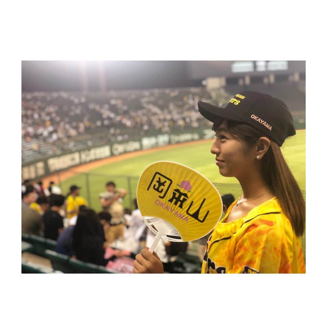 白戸ゆめのさんのインスタグラム写真 - (白戸ゆめのInstagram)「⚾️ . 🐯vs🦅が マスカット開催だったので お仕事終わりに参戦！ . #わたしは巨人ファン なのですが。。。 広いくくりで#セリーグ ということで #阪神タイガース を応援してきました😂 でも、あくまでも#巨人ファン 🧡 . 岡山仕様のグッズが可愛すぎた😻🍑 球場への到着が遅くて グッズ付きの席にしたのに貰えず🤦‍♀️ . セ・パ交流戦もあとちょっとや〜 いろんな球団の応援も楽しいなあ📣 . #岡山 #倉敷 #マスカットスタジアム  #阪神 #楽天 #野球観戦 #プロ野球」6月20日 19時13分 - yumeno.s_