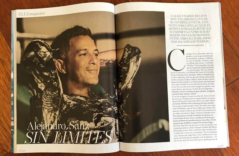 サラ・カルボネロさんのインスタグラム写真 - (サラ・カルボネロInstagram)「A veces los sueños se cumplen y entrevistar a @alejandrosanz siempre fue uno de los míos. Gracias, maestro, por ese ratito de charla tranquila, por el paseo atropellado en buggy y por todo lo demás.  Tenemos un “Trato” muy grande entre manos . #gracias #magia #tieneunángelensusonrisa #Ellespain」6月21日 0時53分 - saracarbonero