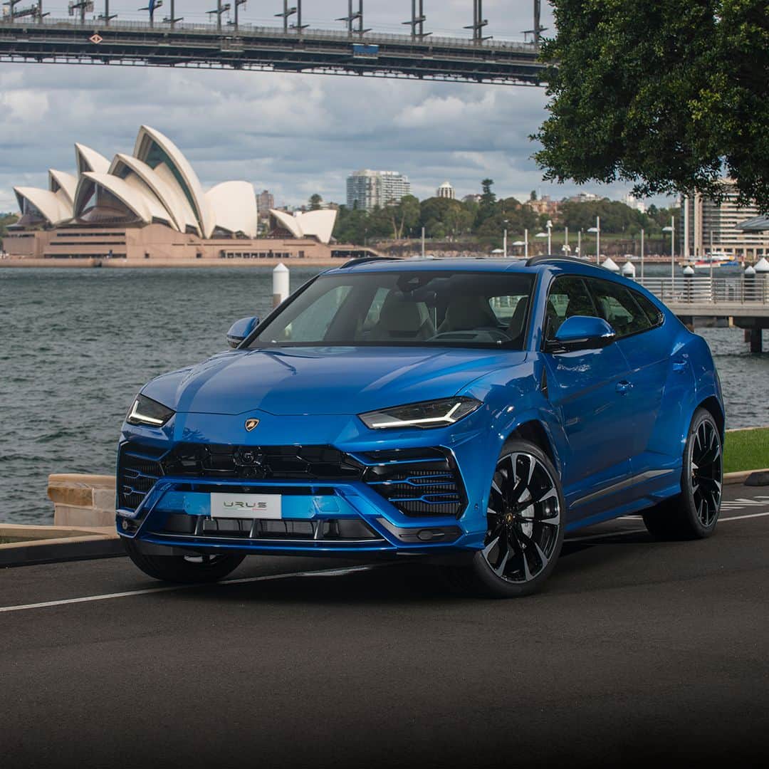 ランボルギーニのインスタグラム：「Best in class: we went to the third annual @robbreportau Australia & New Zealand Car of the Year event, where Lamborghini Urus represented the best vehicle in the Super-SUV category. #Lamborghini #Urus #SinceWeMadeItPossible #RobbReportCOTY」