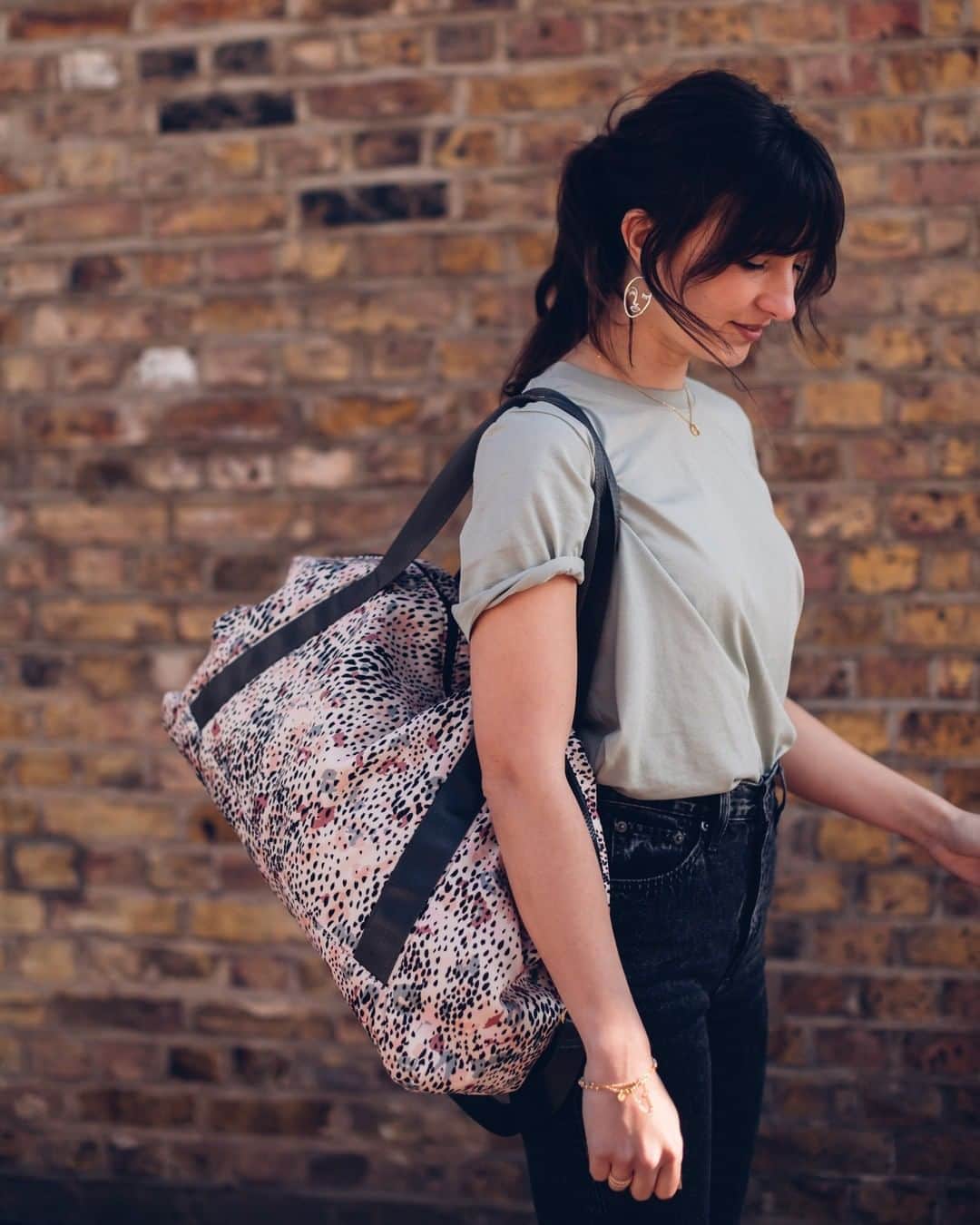 アクセサライズのインスタグラム：「Switch up your airport look with our reversible weekender bag. With one side plain nylon and the other animal print, this spacious design is perfect for carry-ons or overnight essentials. 🔍: 7906180100 📷: @rosieannbutcher / @moeez  Tap the link in the bio to shop now.  #Accessorize #Accessorizer」