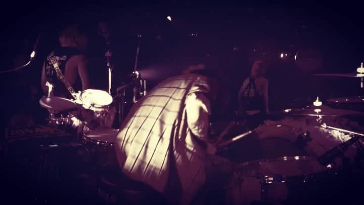Tatsuya Amanoのインスタグラム：「💥💥💥☠️💥💥💥﻿ ﻿ ﻿ ﻿ Rx Overdriveはアドレナリンの出方が異常💉 ﻿ ﻿ ﻿ ﻿ #sjcdrums﻿ #meinlcymbals﻿ #promarkdrumsticks﻿ #drumcam﻿ #shuremv88﻿ ﻿」