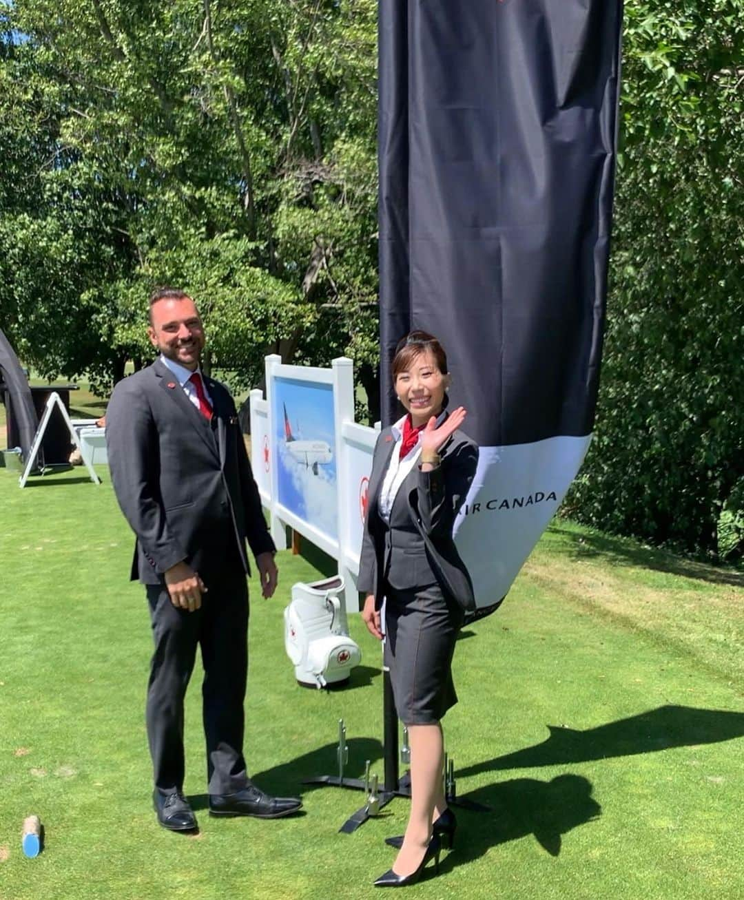 AIR CANADAさんのインスタグラム写真 - (AIR CANADAInstagram)「We're in Vancouver *fore* a great cause! We're proud to sponsor the @nhlcoaches Association Celebrity Golf Classic and help hockey coaches at all levels score the support they need to inspire the players of tomorrow. #flytheflag . . Nous sommes à Vancouver pour une bonne cause! Nous sommes fiers d’être partenaire de la Classique de golf des célébrités 2019 organisée par l’Association des entraîneurs de la LNH qui soutient les entraîneurs de tous les niveaux et inspire les jeunes joueurs de demain. #hautledrapeau」6月20日 19時38分 - aircanada