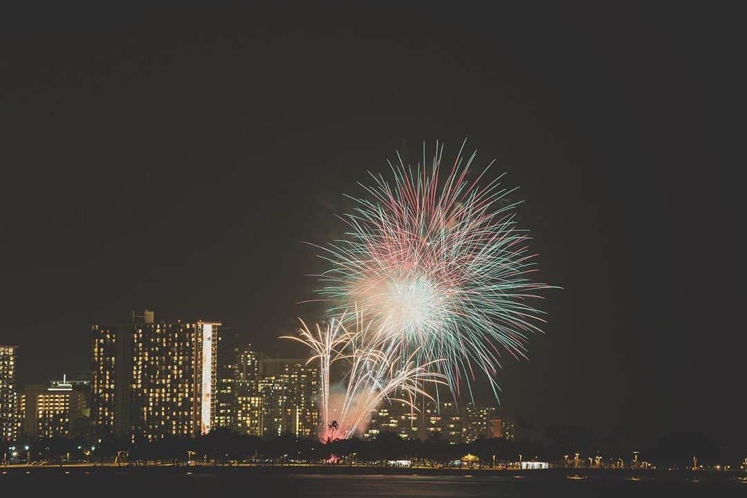 The Terrace By The Seaさんのインスタグラム写真 - (The Terrace By The SeaInstagram)「・ ・ ザ・テラス バイ・ザ・シー 1階にあるレストラン53 By The Seaが HAWAII’s BEST 2019にて 『Restaurant with a View 』 (絶景のレストラン) を受賞いたしました。 ・ ・ ハワイへお越しの際は是非 この絶景を観ながら ハワイらしいシーフード料理や オリジナルカクテルをお楽しみください！ ・ ・ ・ #MotifEventDesignRESORT #モチーフイベントデザインリゾート #Motif #モチーフ #ハワイ挙式 #ウェディングフォト #53bythesea #TheTerraceByTheSea #TerraceByTheSea #ザテラスバイザシー #テラスバイザシー #テラス #ナウパカチャペル #カウイチャペル #ナウパカ #カウイ #テラスバイザシー花嫁 #hawaiisbest」6月20日 19時41分 - the_terrace_by_the_sea