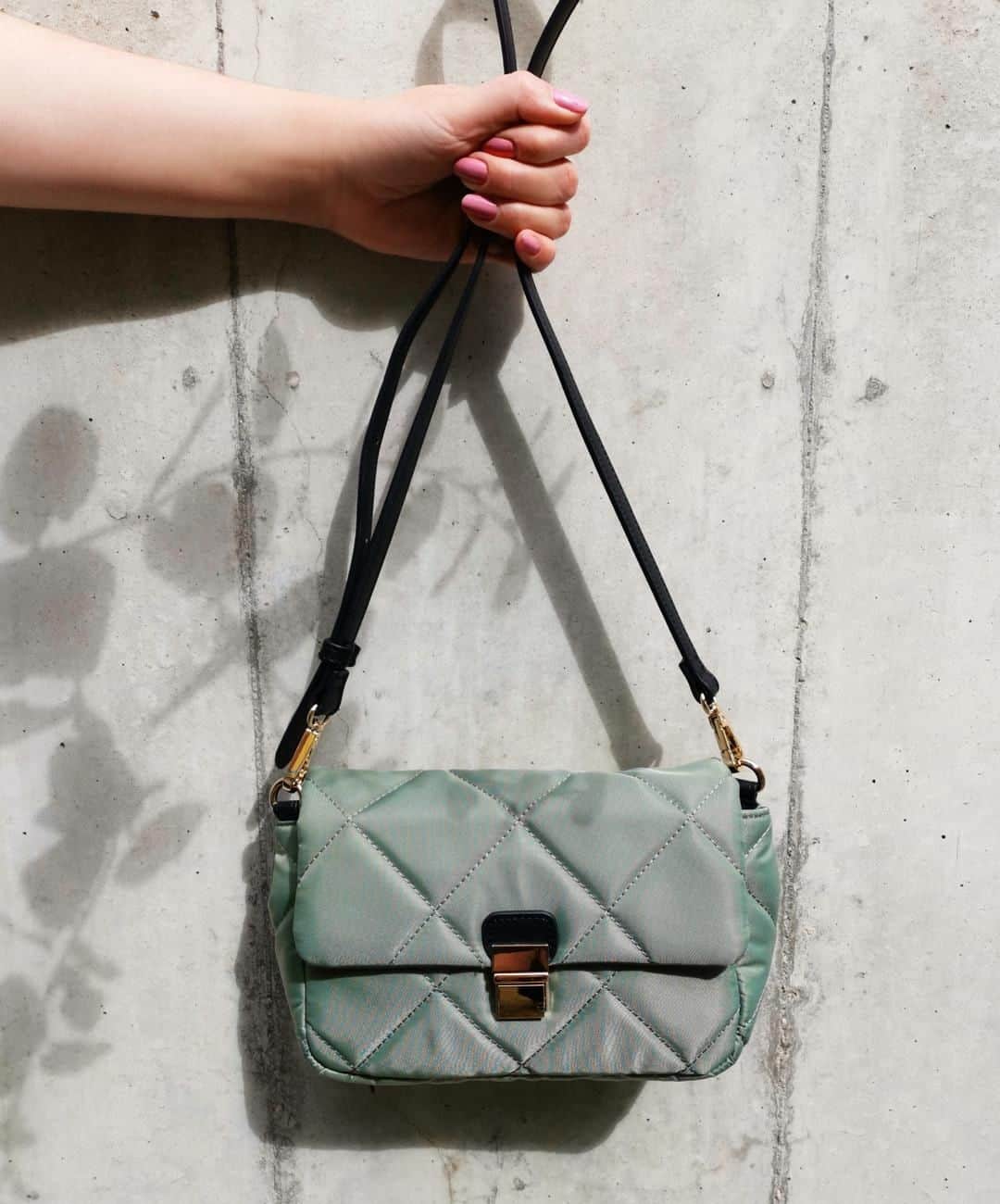 アクセサライズのインスタグラム：「Have the hottest style in your clutch with our new quilted detail cross body bags. Created in nylon, this mint green piece brings a fresh, sporty feel to a classic shape. 🔍: 7903043000. Tap the link in the bio to shop now.  #Accessorize」
