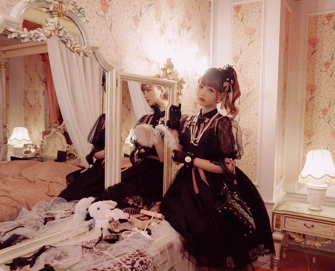 Chikako千佳子さんのインスタグラム写真 - (Chikako千佳子Instagram)「Fancy Shanghai Doll🖤 #angelicpretty #shanghaidoll #lolitafashion #sweetlolita #classiclolita #gothiclolita #babythestarsshinebright #innocentworld #metamorphose」6月20日 20時05分 - cindychikako