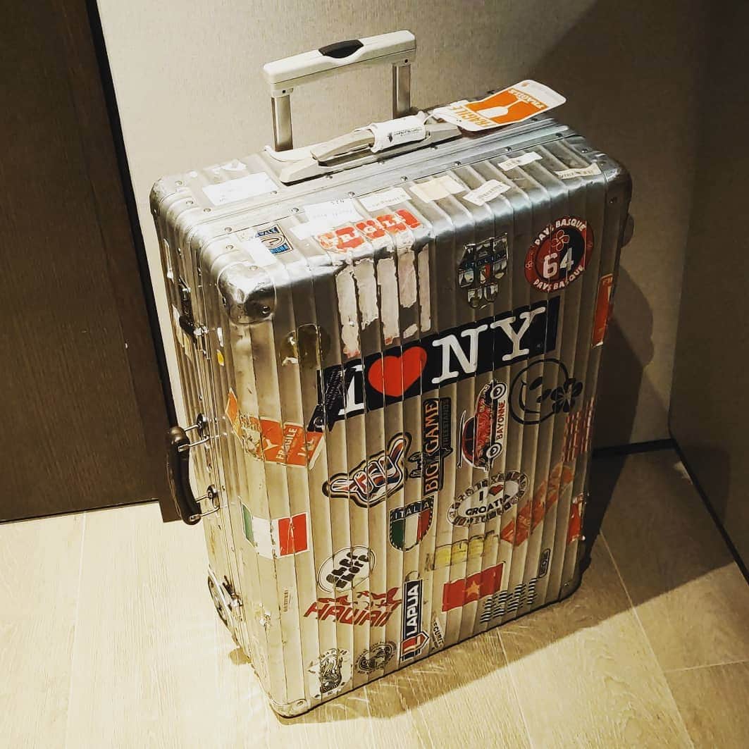 有坂翔太のインスタグラム：「ご報告遅れましたが、海外に居を移しました〜。」