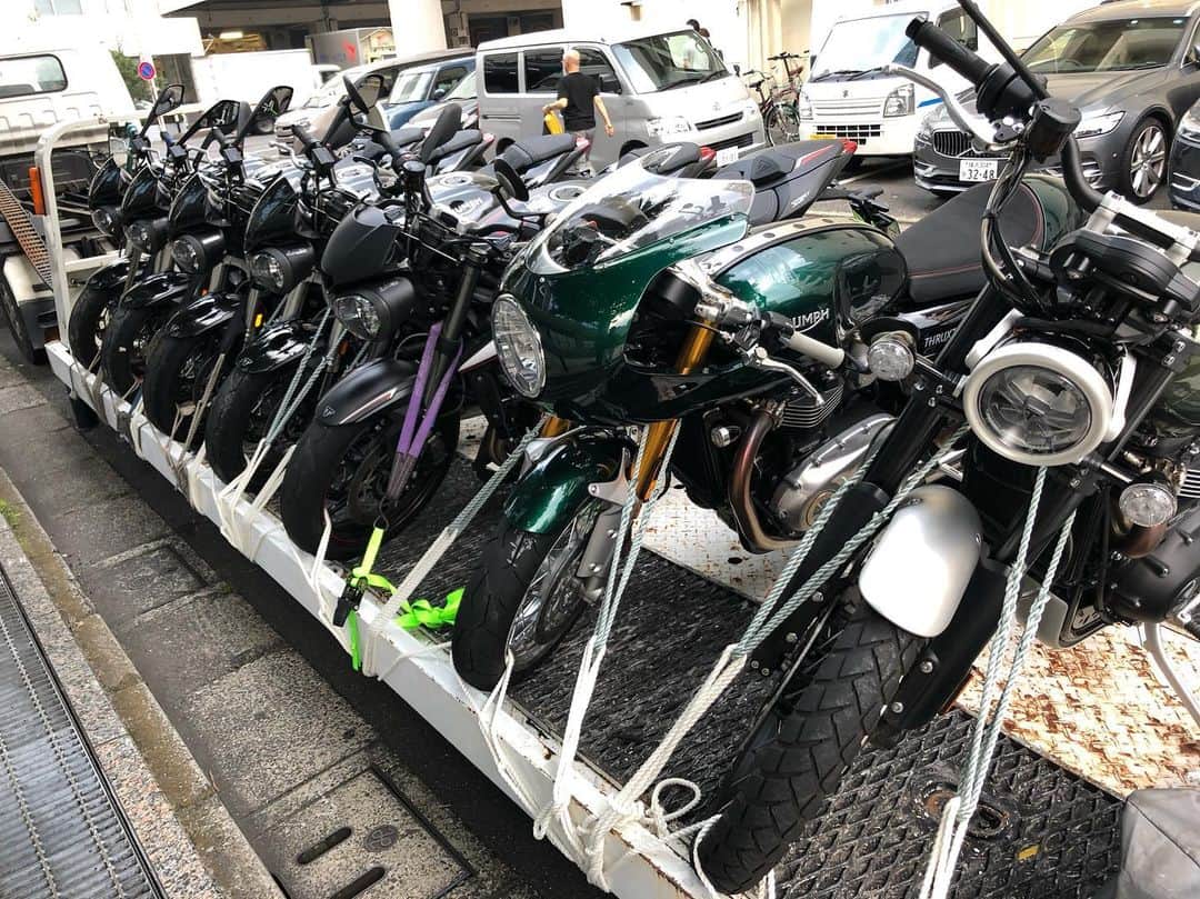 のインスタグラム：「6月22日に袖ヶ浦フォレストウェイで開催されるTRAに向けて旅立つ広報車たち。 まだ数枠あります！飛び入りでも大丈夫です。 天気も曇りでなんとか大丈夫そう！ #トライアンフ #トライアンフレディ #理想のライドがそこにある #ストリートトリプル」