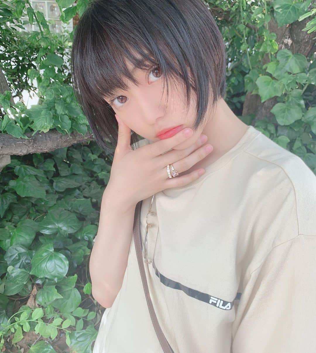 高橋有紀のインスタグラム：「ゆりあちゃん @yuria_kizaki211 透け感の暗めカラーとカット❤︎ ひたすらに私のコラボのリングをアピールして写真を撮ってくれる優しさ🥺すき  #liquem_yuki19ss  #lysa_yuki #木﨑ゆりあ」