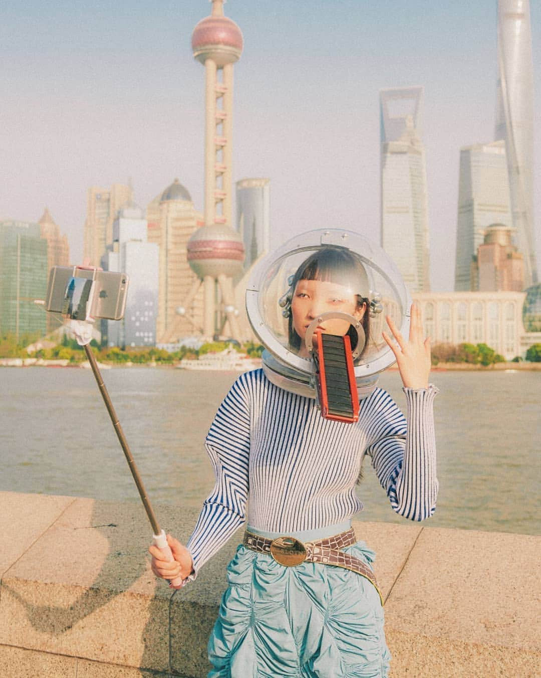 HereNowさんのインスタグラム写真 - (HereNowInstagram)「Hong Kong - where the culture and history is constantly evolving. This city’s chaotic nature is a source of influence for the young photographers who call it home.  Read our special article "5 Hong Kong Photographers Making Waves in Art and Fashion" only at www.herenow.city! Featuring @kenngan, @leungmo, @rambler15, @saladd, and @studiotm.hk. . . . #herenowcity #wonderfulplaces #beautifuldestinations #travelholic #travelawesome #traveladdict #igtravel #livefolk #instapassport #optoutside  #discoverhongkong #igershk #unlimitedhongkong #insidehongkong #discoverhk #香港」6月20日 20時19分 - herenowcity
