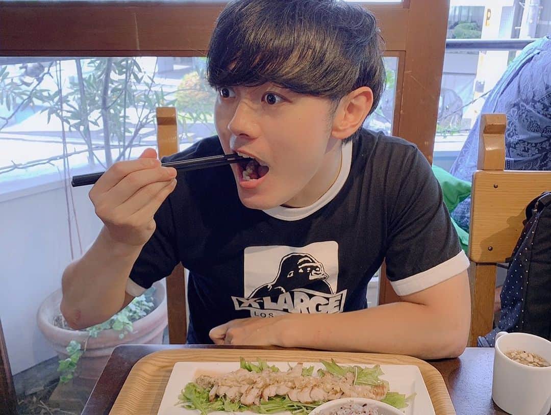 KAZUKI のインスタグラム：「出不精な俺が外出てわいわい出来るのは貴方達のおかげです。🕺 ありがとう🤩」
