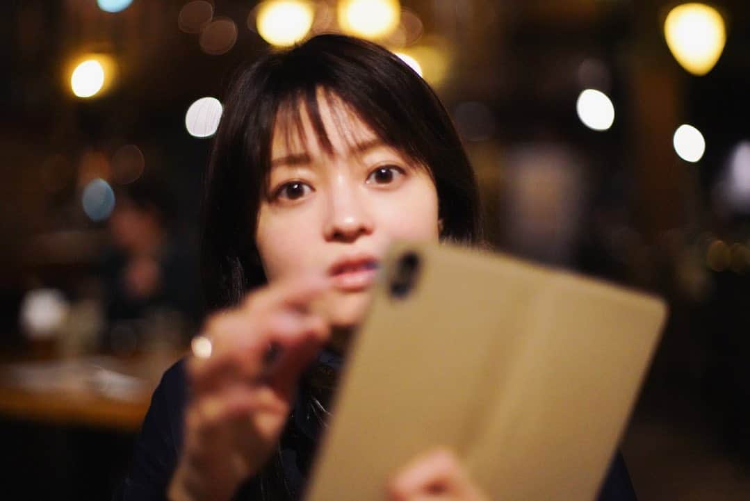 のインスタグラム：「. 歯がキーンとするアイス もぐもぐしながら 他愛もない話をしよう 予測不能の毎日だからこそ 今日を慈しみたい 🍨 #クリームブリュレ #アイス #スイーツ好き #人生色々 #workhard #jobtrip #teatime #차한잔 #감사」