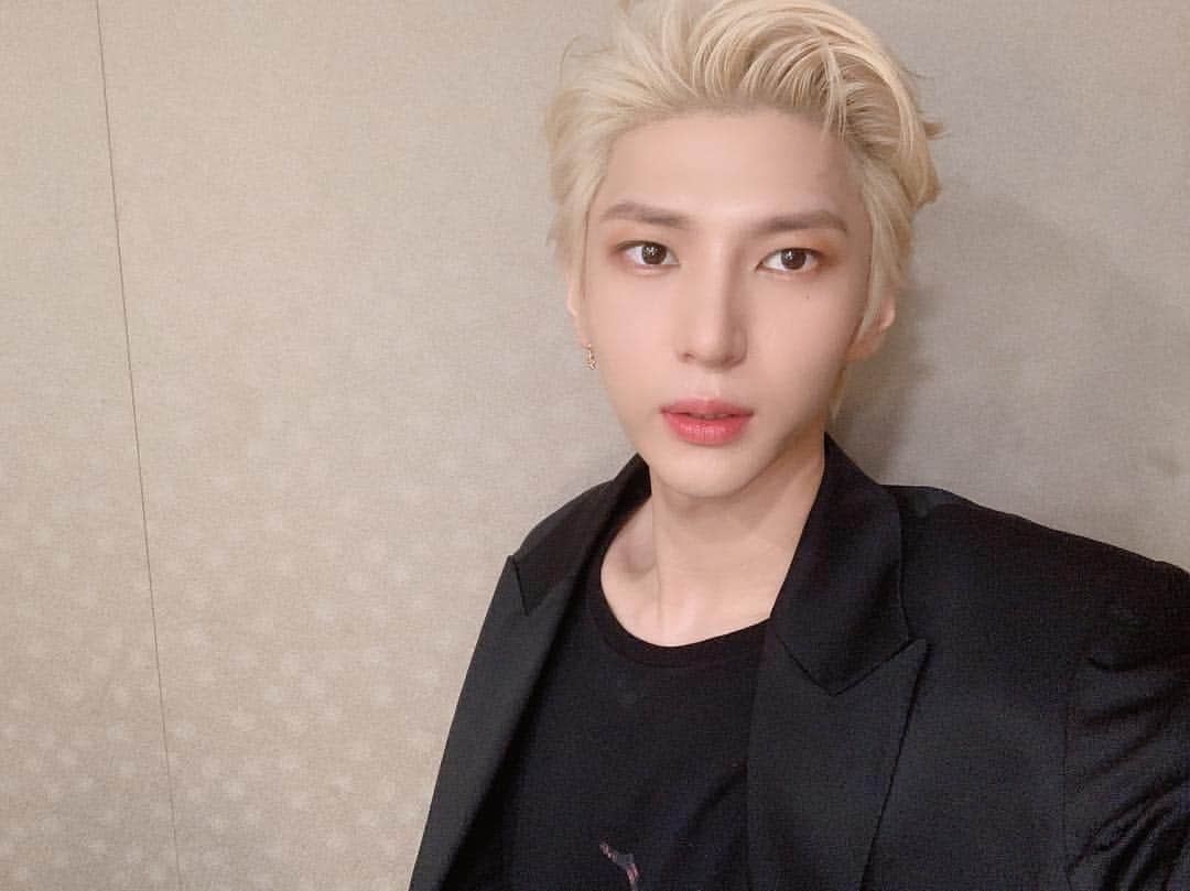 VIXXさんのインスタグラム写真 - (VIXXInstagram)「. [20190620] 엠카운트다운 레오 2nd MINI ALBUM [MUSE] 로맨티시즘 첫 방송 로맨틱하다👏🏻👏🏻 감각적이다👏🏻👏🏻 이번 활동도 같이 달려요 별빛🌟 . #빅스 #VIXX #레오 #LEO #정택운 #MUSE #로맨티시즘 #Romanticism #다가오는것들」6月20日 20時33分 - vixx_stargram