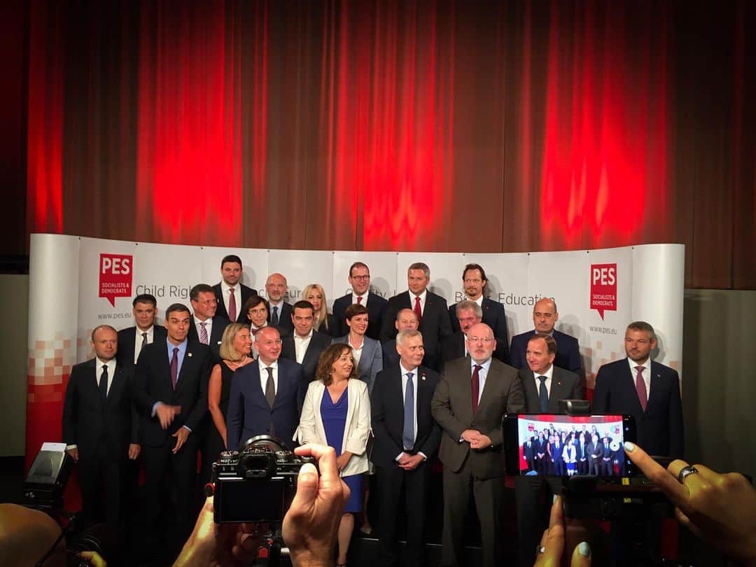 エリオ・ディルポさんのインスタグラム写真 - (エリオ・ディルポInstagram)「En réunion avec les leaders du PSE afin de préparer le Conseil européen. #europe #pse #pes #socialiste #ps #partisocialiste #instagood @pes_pse」6月20日 20時39分 - eliodirupo