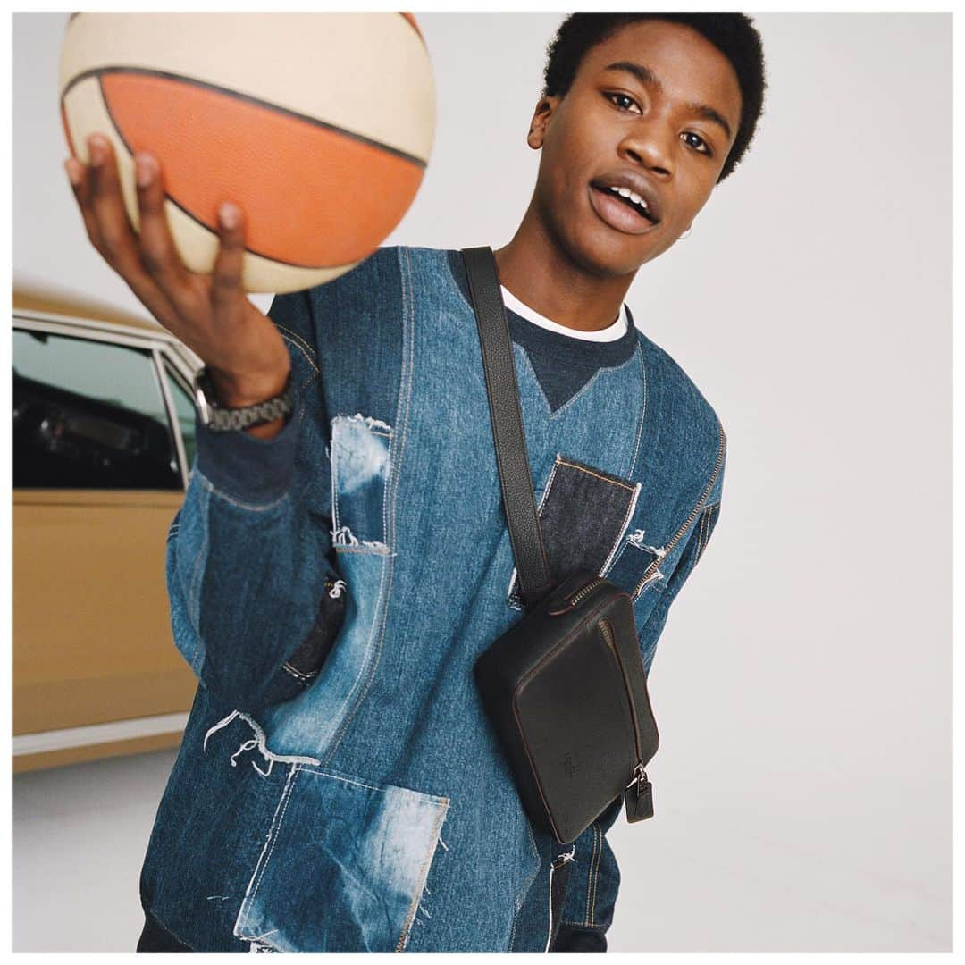 コーチさんのインスタグラム写真 - (コーチInstagram)「Got Game? Our Denim Patchwork Sweatshirt makes a sporty staple feel one-of-a-kind. #CoachNY」6月20日 20時41分 - coach