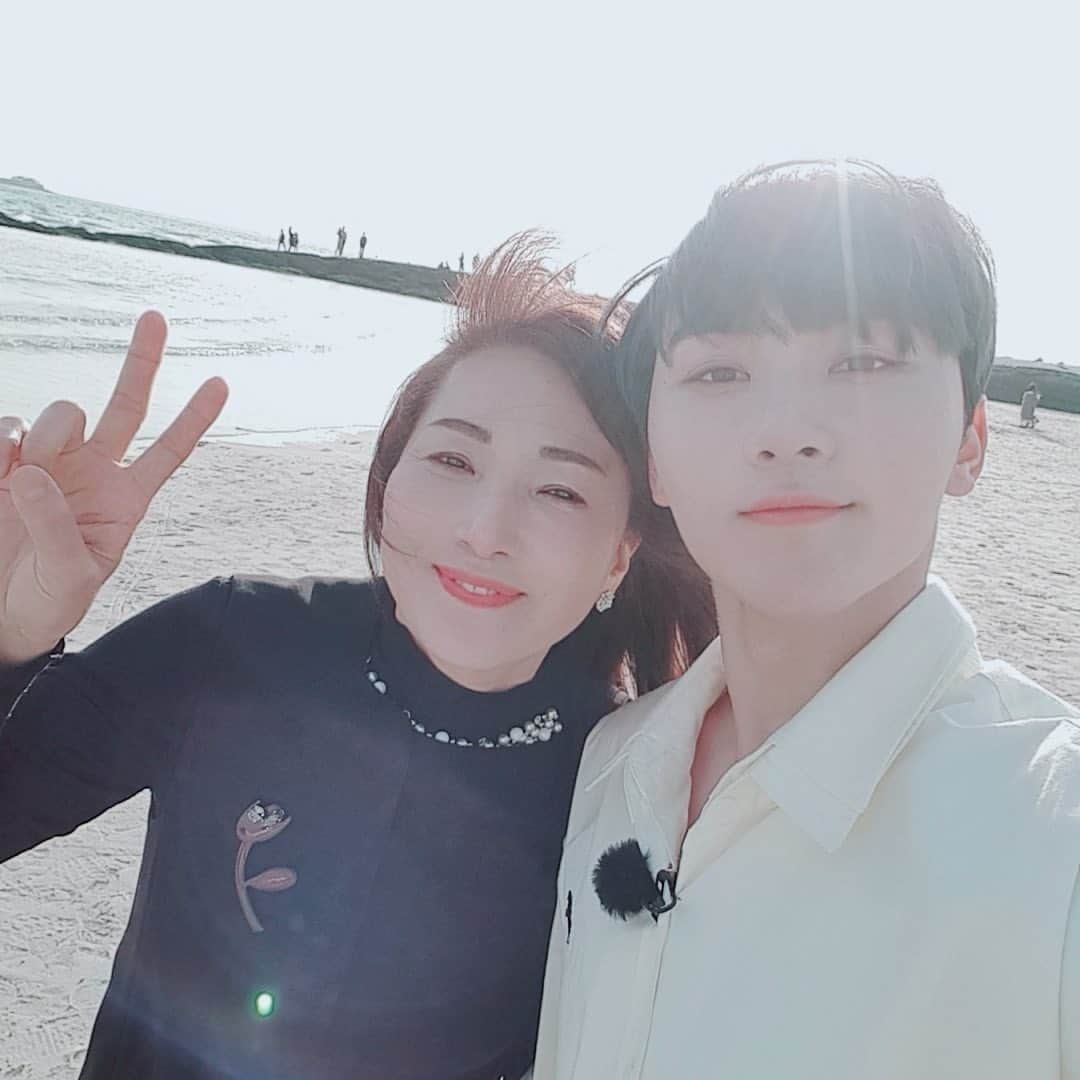 SEVENTEENさんのインスタグラム写真 - (SEVENTEENInstagram)「[17'S 승관] 4월, 봄바람 휘날리던 제주도로 혼자 떠났던 빙고트립🛩  당황하기도 하고  예측할 수 없었던 여행이라 더 즐거웠던 것 같다..! 멤버들이 없어 조금 외로웠지만 사전답사라는 생각으로 다같이 떠날 그 날을 상상하며~ 뿌의 빙고트립🛩은 여기서 안녀..어↗️어↗️어↗️엉↗️ 꾸쥬워마걸😭😘😊✌」6月20日 20時49分 - saythename_17