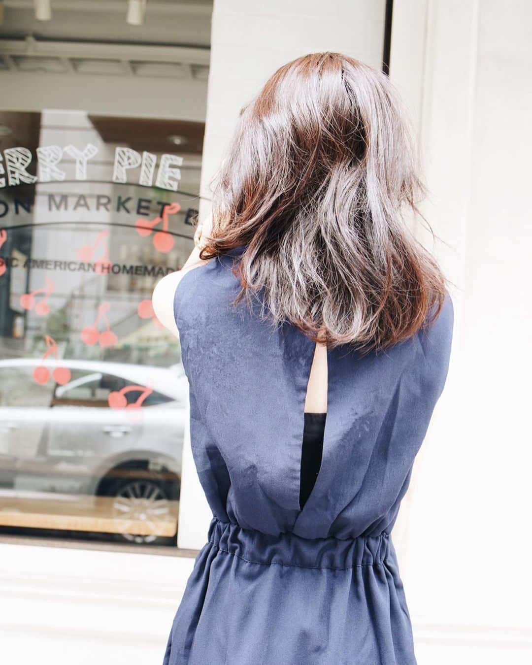 喜田彩子さんのインスタグラム写真 - (喜田彩子Instagram)「﻿﻿﻿ ﻿﻿﻿﻿﻿ 梅雨だけど、意外と暑い日が続きますね☀️﻿﻿﻿ 今日もめちゃくちゃ暑かった！！﻿﻿ ﻿﻿ 日差しがとっても強いので、肌はもちろん髪の日焼けも気になる😨😨﻿﻿ 毎日コテで巻くので買い足ししていた#エストロアムヘアー を朝昼晩と1錠づつ手放せないよ〜﻿﻿ ﻿﻿ @estroam.hair ﻿ ﻿﻿﻿﻿ 特に今、髪を伸ばし中なのでハリツヤのある美しい髪をキープしながら伸ばすにはこの地道なケアが本当に大切✨﻿﻿ 早く伸びないかな〜！！﻿﻿﻿﻿ ﻿﻿ ﻿﻿﻿﻿﻿ #エストロアムヘアー #育髪 #美髪 #美髪ケア #very #美髪サプリ #美容 #beauty #estroam #estroamhair #instagood#instabeauty#beauty﻿」6月20日 20時59分 - ayacokida